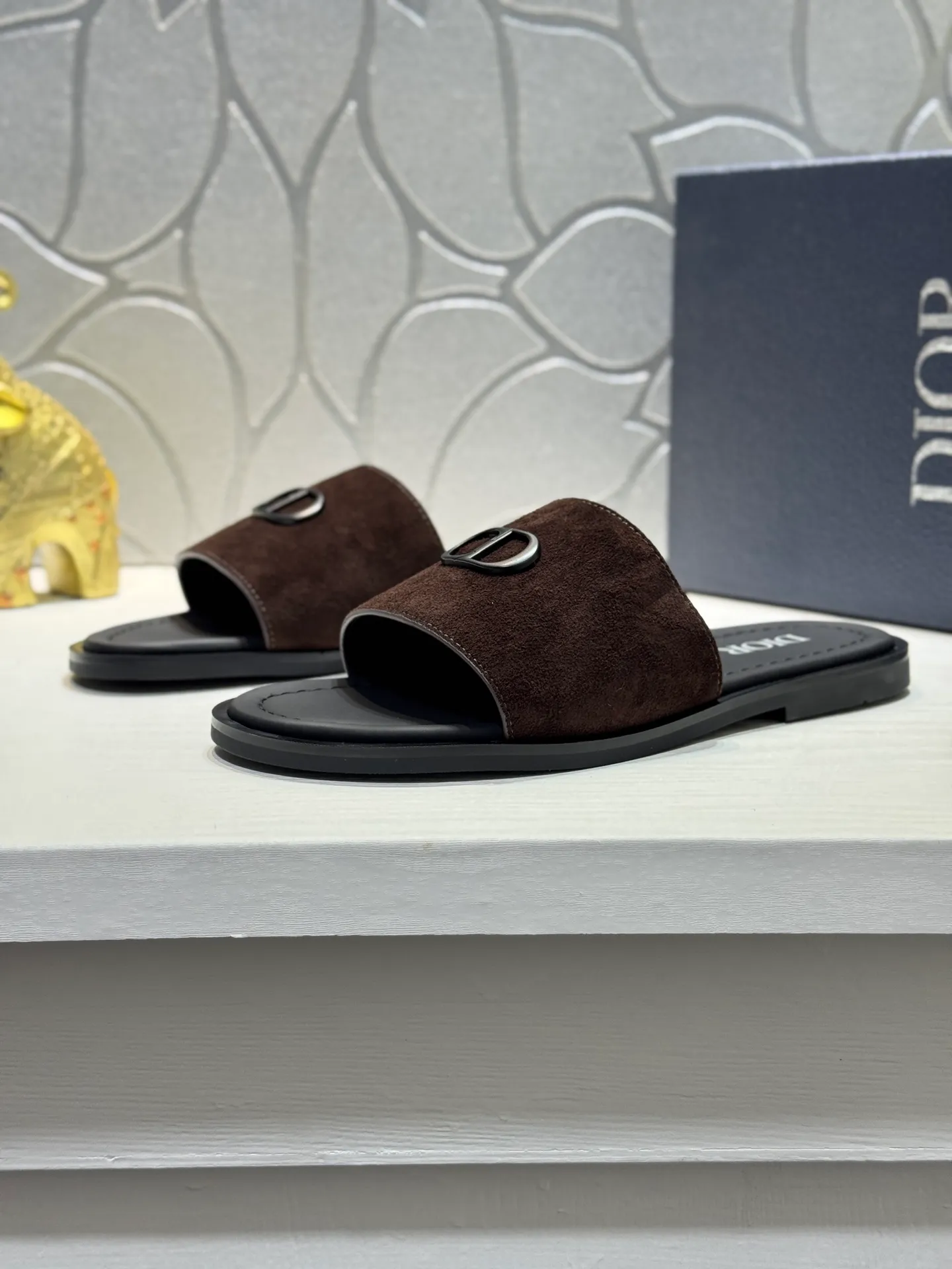 Men's men's shoes 💰320 [New style] 🦇🦇𝐂𝐡𝐫𝐢𝐬𝐭𝐢𝐚𝐧 𝐃𝐢𝐨𝐫 Dior slippers - the latest hot sandals, classic sandals, original replicas, super durable and versatile, cowhide leather with hardware accessories, very comfortable on the feet Look slim and white. Original molded outsole size: 38-44 (.45. Customized